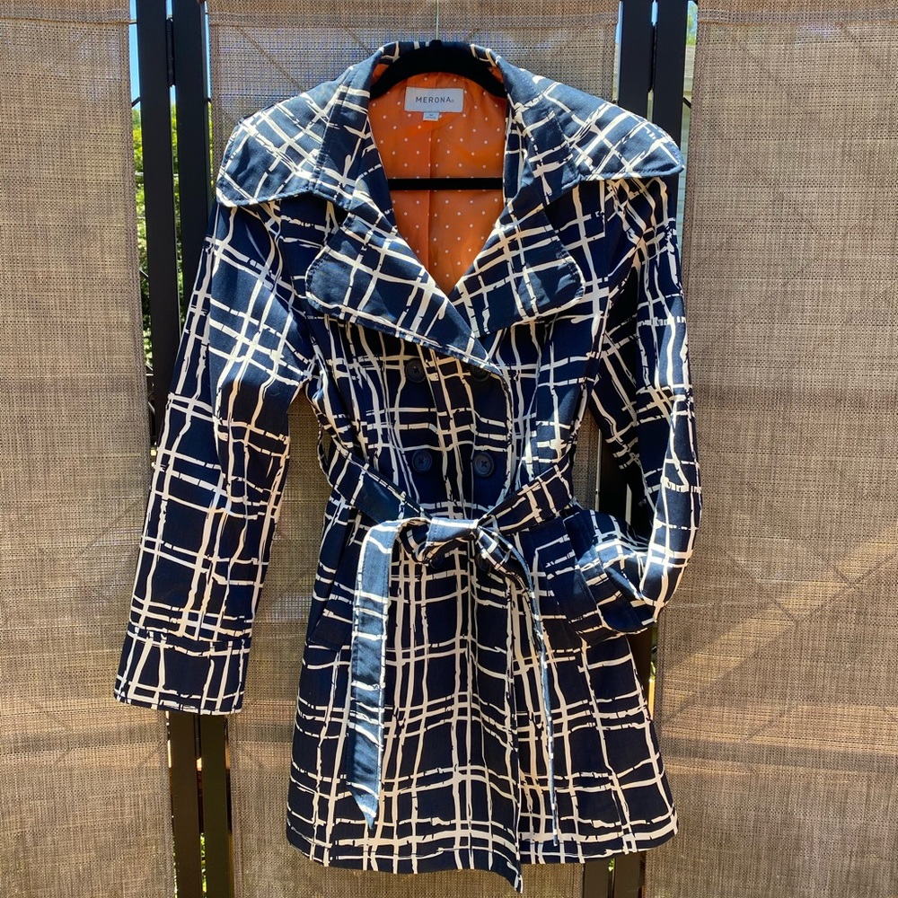 Lightweight double breasted trench coat.